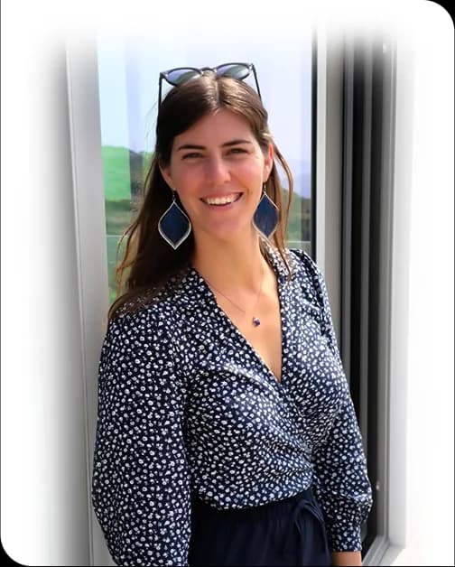 Porträt von Julia Naziri, Gründerin von Naziri & Partners